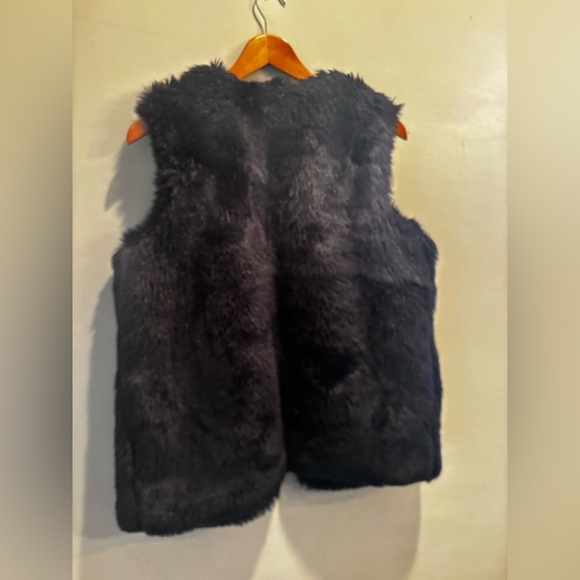 Women's Navy Faux Fur Vest soft medium stylish fall trendy - Picture 7 of 11